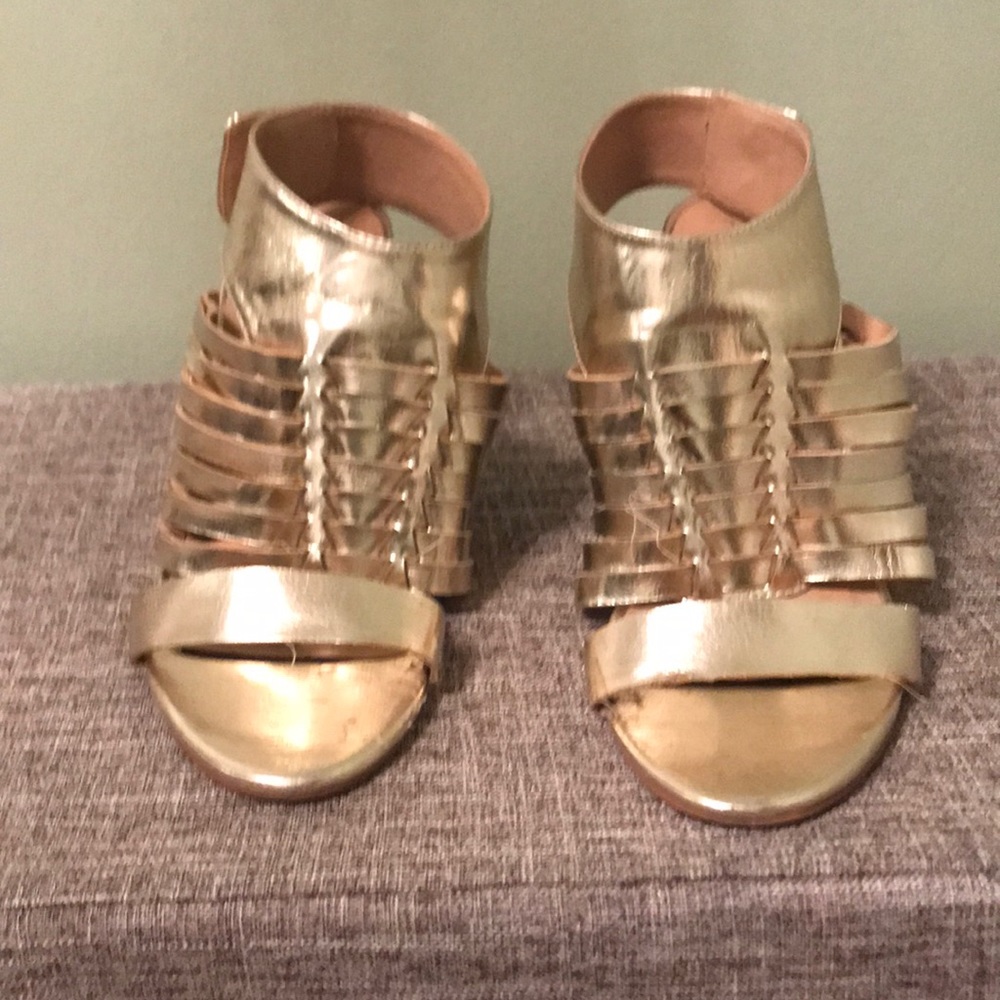 Kendall and Kylie for Madden Girl Wedges